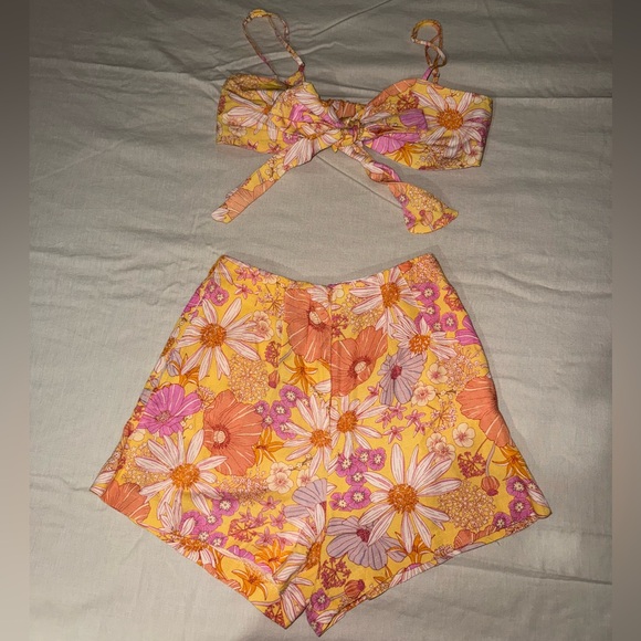 H&M Pants - H&M Floral 2 piece short and crop top set